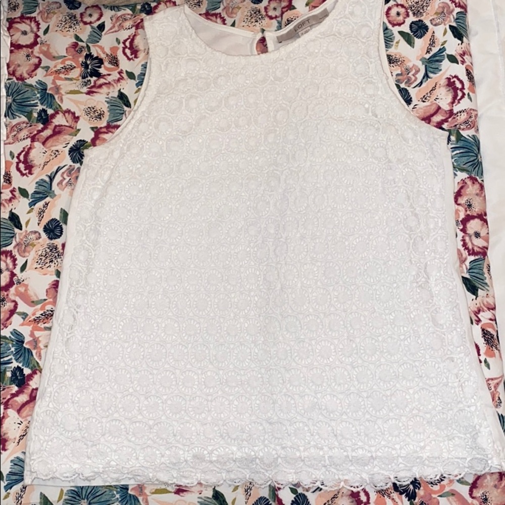 Gently used white cotton and lace petite loft tank